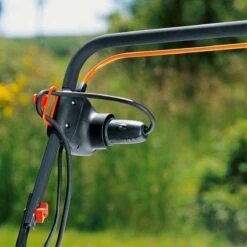 GARDENA EVC 1000 Verticuteermachine - Werkbreedte 30 Cm - Werkgebied 600m2 16 GARDENA EVC 1000 Verticuteermachine - Werkbreedte 30 Cm - Werkgebied 600m2 -Gardena Tuin Aanbiedingen Winkel 1200x1200 30