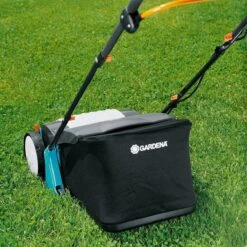 GARDENA EVC 1000 Verticuteermachine - Werkbreedte 30 Cm - Werkgebied 600m2 21 GARDENA EVC 1000 Verticuteermachine - Werkbreedte 30 Cm - Werkgebied 600m2 -Gardena Tuin Aanbiedingen Winkel 1200x1200 35