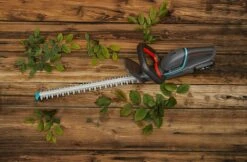 GARDENA - ComfortCut 50/18V-P4A Ready-To-Use Set - Heggenschaar -Gardena Tuin Aanbiedingen Winkel 1200x789