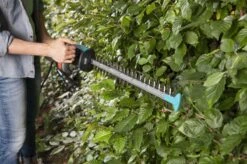 GARDENA - EasyCut 420/45 - Heggenschaar (gemotoriseerd) - Meslengte 45cm - Tandmes Opening 18mm -Gardena Tuin Aanbiedingen Winkel 1200x799 88