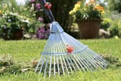 GARDENA Combisysteem Bladhark Hark - Werkbreedte Verstelbaar 30/50 Cm - Aanbevolen Steellengte 130 Cm 10 GARDENA Combisysteem Bladhark Hark - Werkbreedte Verstelbaar 30/50 Cm - Aanbevolen Steellengte 130 Cm -Gardena Tuin Aanbiedingen Winkel 1200x800 84