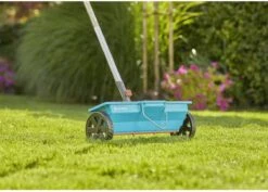 GARDENA Combisysteem Strooiwagen - 40 Cm Strooibreedte - Inhoud 3 Liter - Geschikt Voor 100m² -Gardena Tuin Aanbiedingen Winkel 1200x859 3