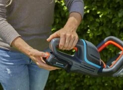 GARDENA - ComfortCut 50/18V-P4A Ready-To-Use Set - Heggenschaar -Gardena Tuin Aanbiedingen Winkel 1200x885