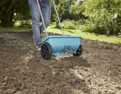 GARDENA - Strooiwagen L - Strooikar - 400m2 - 12.5 Liter -Gardena Tuin Aanbiedingen Winkel 1200x933