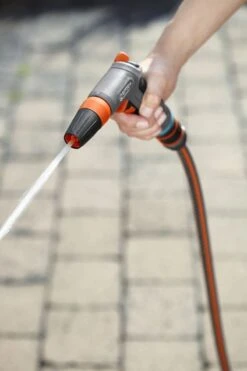 GARDENA - Comfort Reinigingsbroes - Spuitpistool - Traploos Instelbaar -Gardena Tuin Aanbiedingen Winkel 800x1200 70