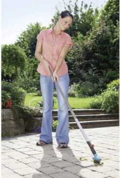 GARDENA Combisysteem Voegenborstel M Metaal - Aanbevolen Steellengte 130 /150 Cm -Gardena Tuin Aanbiedingen Winkel 813x1200