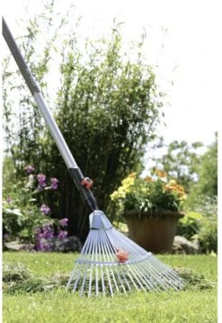 GARDENA Combisysteem Bladhark Hark - Werkbreedte Verstelbaar 30/50 Cm - Aanbevolen Steellengte 130 Cm 11 GARDENA Combisysteem Bladhark Hark - Werkbreedte Verstelbaar 30/50 Cm - Aanbevolen Steellengte 130 Cm -Gardena Tuin Aanbiedingen Winkel 825x1200 17